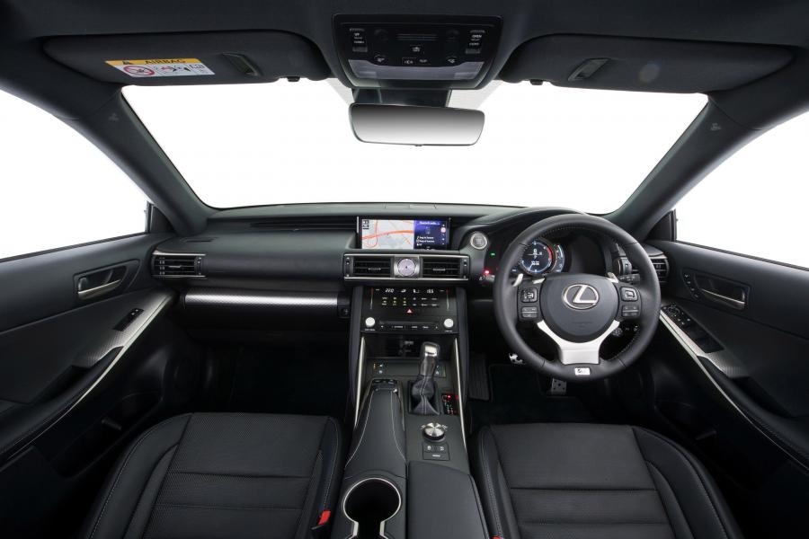 Торпедо Lexus IS200t Special Edition 2016 года  (фото 4 из 5)